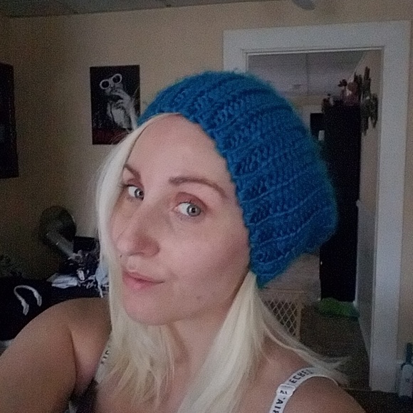 Blue puff winter hat - Picture 1 of 2